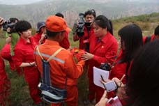 記者報(bào)道巡線工的中午飯