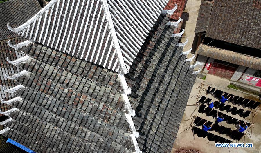 #CHINA-GUANGXI-DONG ETHNIC GROUP-DONG CLOTH (CN)