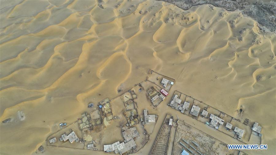 Xinhua Headlines: Farewell to the desert: fighting poverty the Chinese way