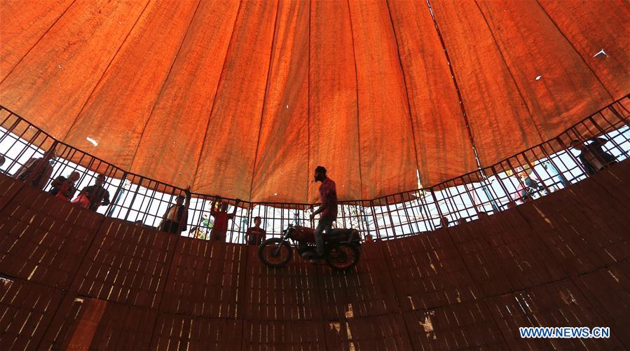 NEPAL-BHAKTAPUR-STUNT SHOW