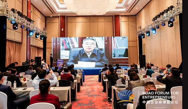 國家榮譽(yù)稱號(hào)獲得者、中國工程院院士、天津中醫(yī)藥大學(xué)校長張伯禮在視頻致辭