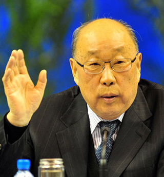 萬隆:“小豬吃大豬操盤者”