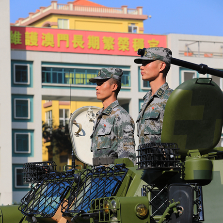 霓虹燈下的蓮花衛(wèi)士&mdash;&mdash;記駐澳門部隊某裝甲步兵連