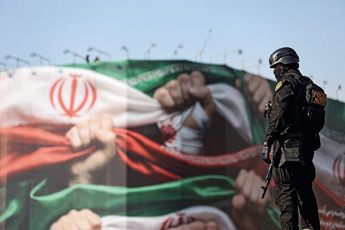 压力重重，伊朗在经历什么