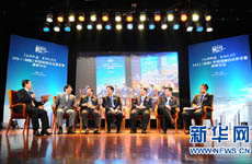 嘉賓討論"雙軌時(shí)代房地產(chǎn)市場(chǎng)變與辯"話題