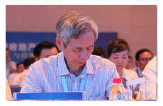 中國(guó)房地產(chǎn)業(yè)協(xié)會(huì)副會(huì)長(zhǎng) 朱中一