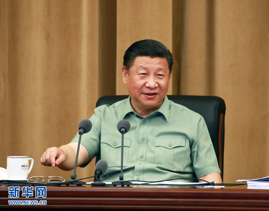 5月24日，中共中央總書記、國家主席、中央軍委主席習近平視察海軍機關，親切接見海軍第十二次黨代會全體代表和海軍機關正師職以上領導干部。這是習近平聽取海軍工作匯報后發表重要講話。 新華社記者 查春明 攝 