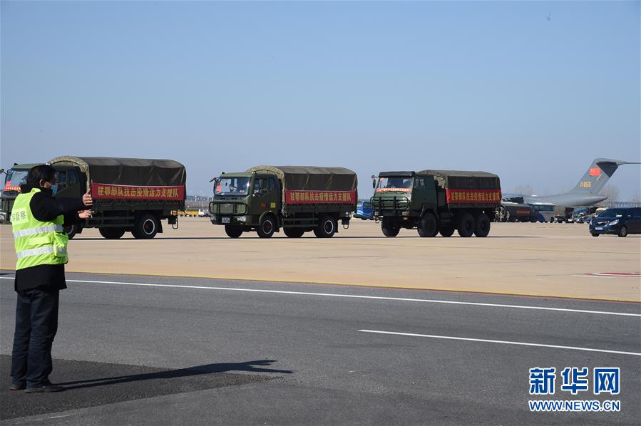 （聚焦疫情防控&middot;圖文互動）（16）空軍第四次向武漢大規模空運醫療隊員和物資