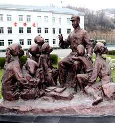 雷鋒團營區內雕塑欣賞