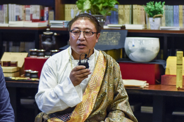 安久&middot;白瑪群加：絕對不能為了錢做手藝的傳承人，傳承手藝是因為我們有傳承民族特色文化的責任，要時刻謹記這一份責任。