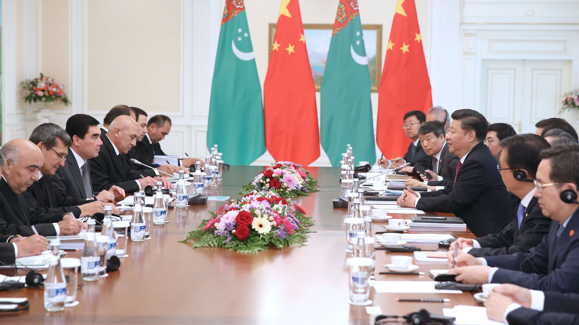 習(xí)近平會(huì)見土庫(kù)曼斯坦總統(tǒng)別爾德穆哈梅多夫