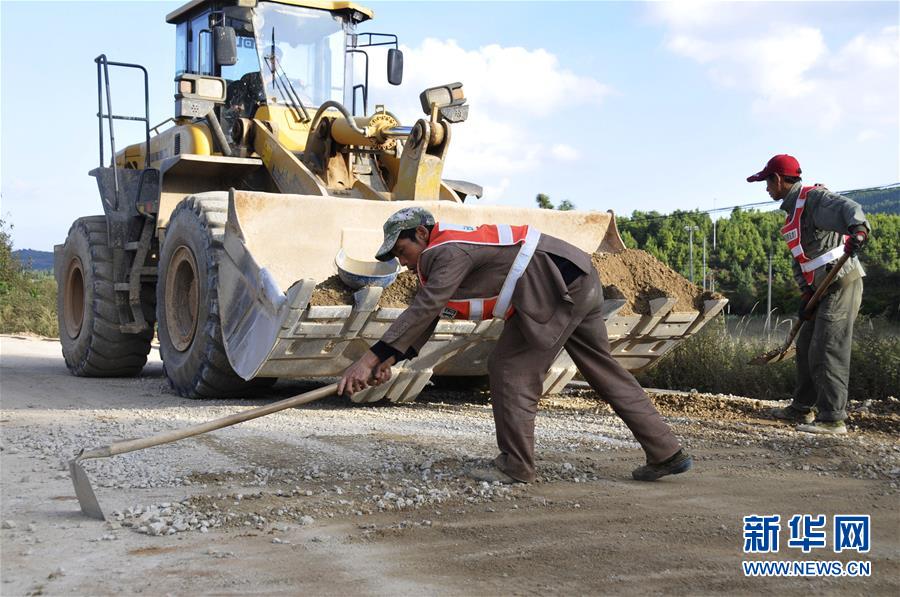 （十九大時(shí)光&middot;圖文互動(dòng)）（5）變革不平凡　奮進(jìn)新時(shí)代&mdash;&mdash;來自基層蹲點(diǎn)現(xiàn)場(chǎng)的報(bào)道
