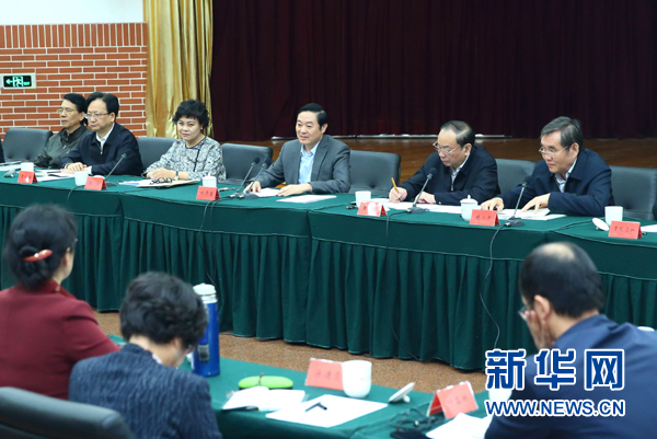 4月12日，中共中央政治局委員、中央書記處書記、中宣部部長劉奇葆在北京出席&ldquo;走向世界的中國兒童文學&rdquo;座談會并講話。 新華社記者丁海濤攝