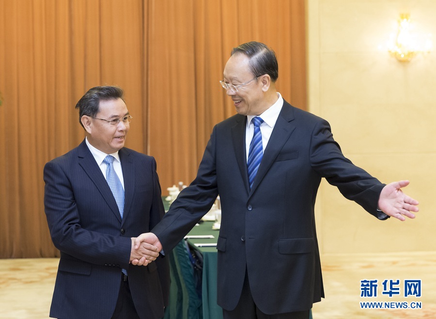 10月12日，中共中央書記處書記、全國政協副主席杜青林在北京會見來華訪問并出席&ldquo;2016中國共產黨與世界對話會&rdquo;的老撾人革黨中央政治局委員、建國陣線中央主席賽頌蓬&middot;豐威漢率領的老撾人革黨代表團?！⌒氯A社記者丁海濤攝