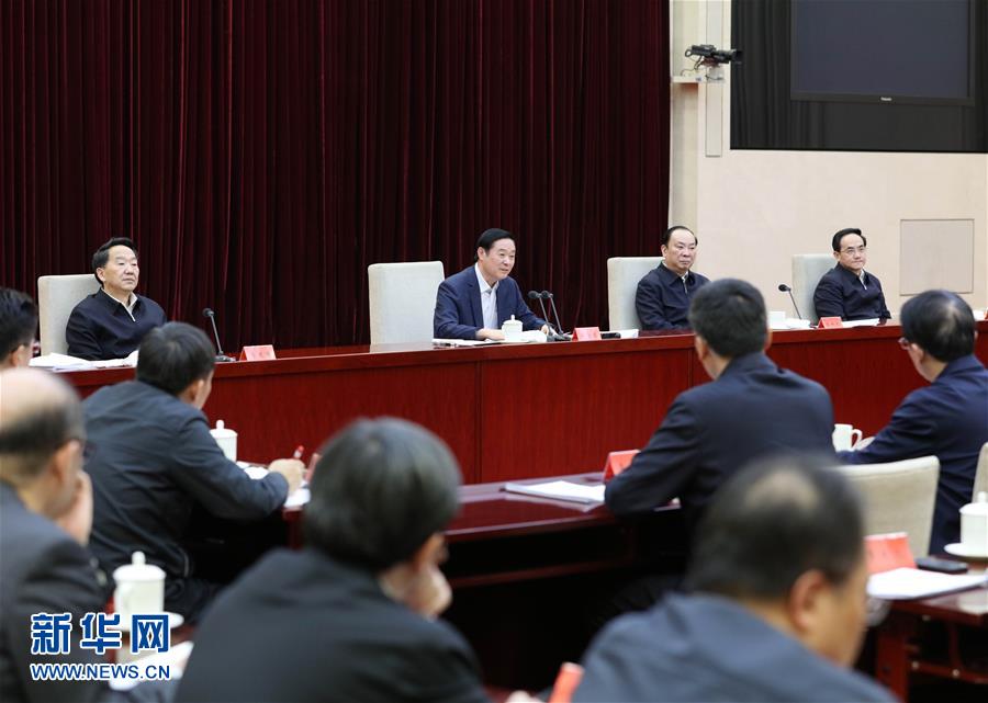  2月17日，在習(xí)近平總書記主持召開黨的新聞輿論工作座談會(huì)并發(fā)表重要講話一周年之際，中宣部在北京召開2017年新聞戰(zhàn)線&ldquo;新春走基層&rdquo;活動(dòng)座談會(huì)。中共中央政治局委員、中央書記處書記、中宣部部長劉奇葆出席會(huì)議并講話。新華社記者 王曄 攝
