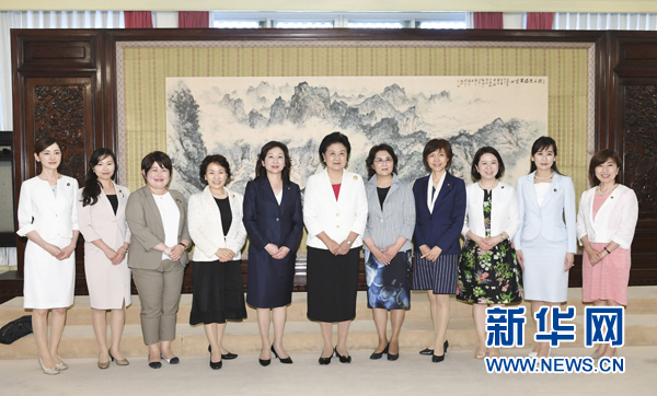 　　7月12日，國務(wù)院副總理劉延?xùn)|在北京會見以日本自民黨前總務(wù)會長野田圣子為首的日本執(zhí)政黨女國會議員代表團一行。 新華社記者 高潔 攝