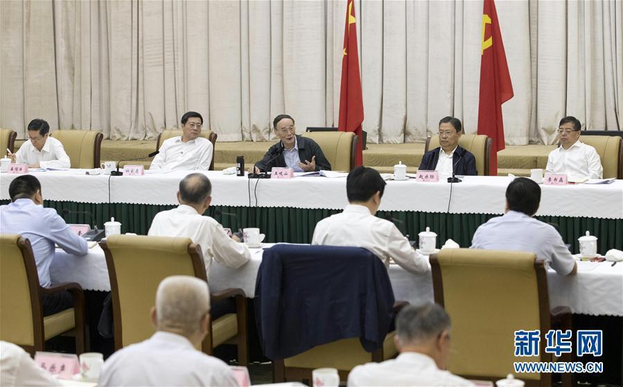 9月3日至5日，中共中央政治局常委、中央紀(jì)委書記、中央巡視工作領(lǐng)導(dǎo)小組組長王岐山在湖南省調(diào)研并主持召開巡察工作座談會。這是9月4日，王岐山在長沙主持召開巡察工作座談會。新華社記者 王曄 攝

