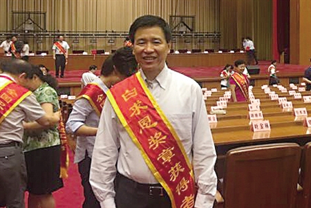 黃國寧被授予我國衛生行業的最高榮譽&ldquo;白求恩獎章&rdquo;。