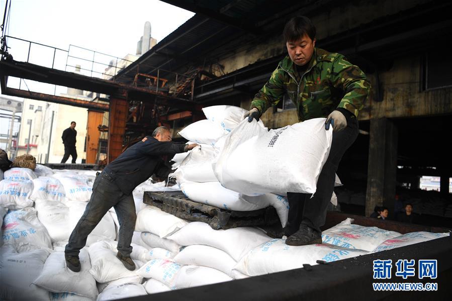 （新春走基層）（7）安徽：農(nóng)資&ldquo;春運&rdquo;助春耕