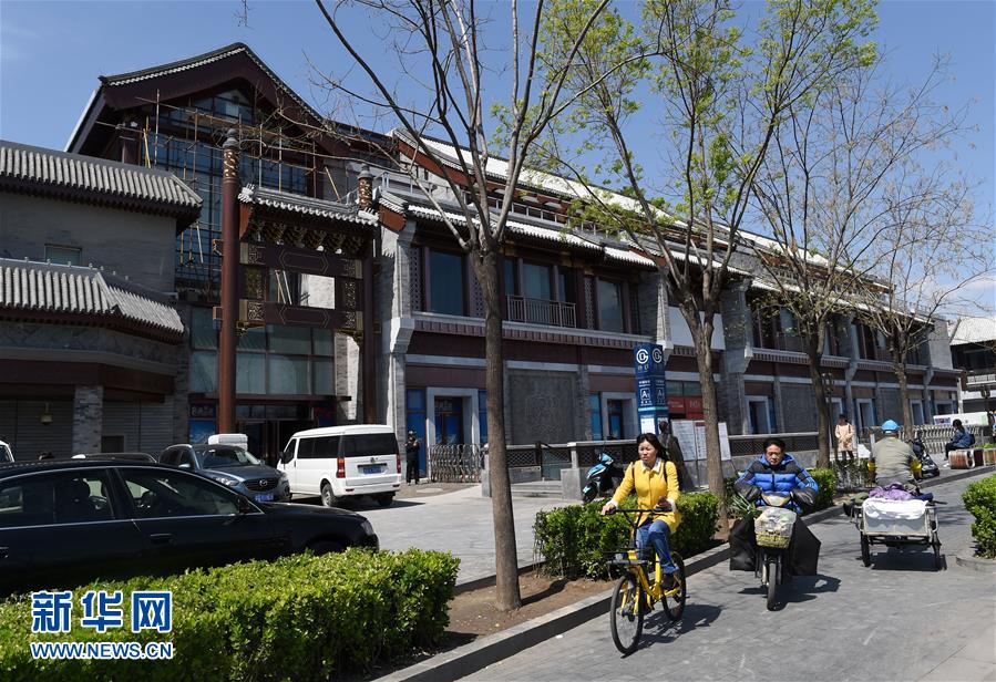 （在習近平新時代中國特色社會主義思想指引下&mdash;&mdash;新時代新氣象新作為&middot;新華全媒頭條&middot;圖文互動）（3）最濃是這中國紅&mdash;&mdash;北京市西城區弘揚紅墻意識深化改革發展紀實