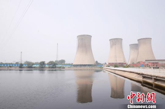 按照規劃,位于首鋼園區內的滑雪大跳臺建成后將成為世界首例永久保留和使用的單板大跳臺場地。圖為單板大跳臺選址所在地。 韓海丹 攝