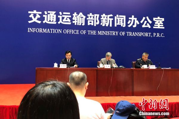 交通運輸部6月份例行新聞發(fā)布會現(xiàn)場。 程春雨 攝