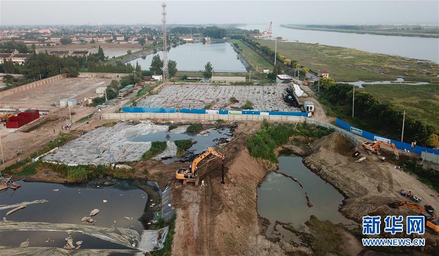 （新華視點&middot;圖文互動）（2）中央督察兩年有的絲毫未改，有的不減反增&mdash;&mdash;江蘇泰興數萬噸化工廢料和污泥堆放長江邊調查