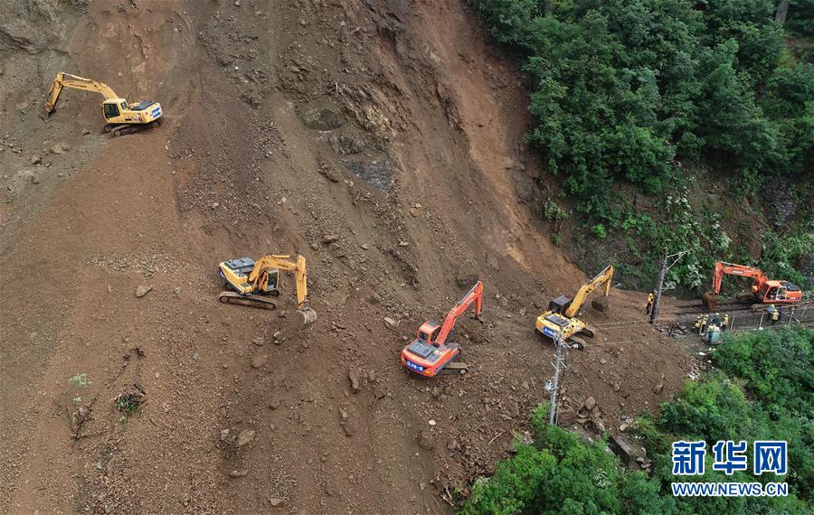 (防汛抗洪)(3)寶成鐵路搶通工作繼續(xù)進(jìn)行