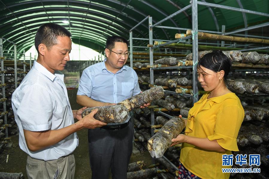 （脫貧攻堅(jiān)&middot;圖文互動(dòng)）（3）&ldquo;不畏難、不畏煩、不畏苦&rdquo;&mdash;&mdash;記&ldquo;80后&rdquo;扶貧干部李朝陽(yáng)