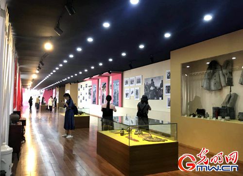 【新時(shí)代&middot;幸福美麗新邊疆】昔日紅色精神流入血脈 今朝邊疆處處開遍幸福花