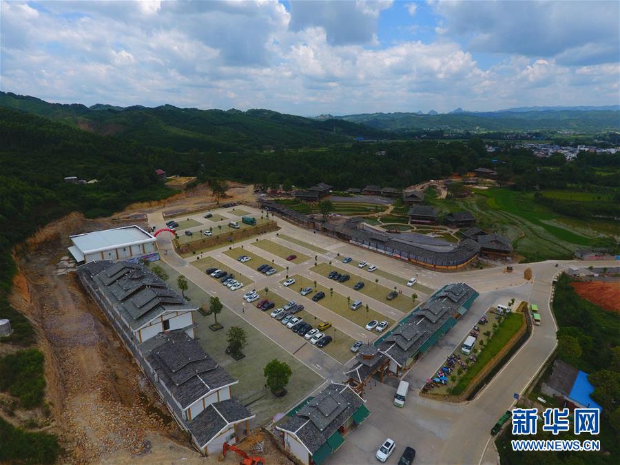 （社會）（4）苗山脫貧影像志&mdash;&mdash;把苗寨搬進景區 讓貧困戶住進城里