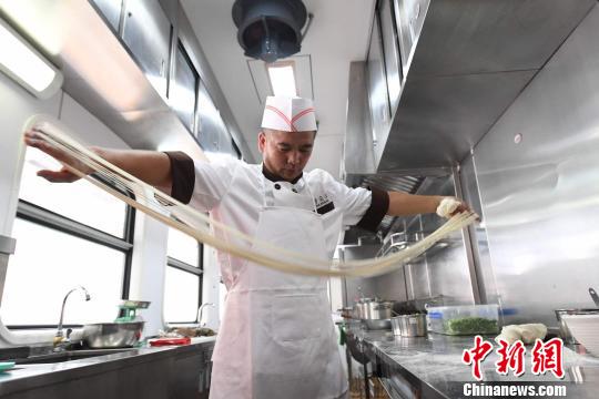 蘭州牛肉面&ldquo;坐火車&rdquo;開啟舌尖上的&ldquo;絲路之旅&rdquo;