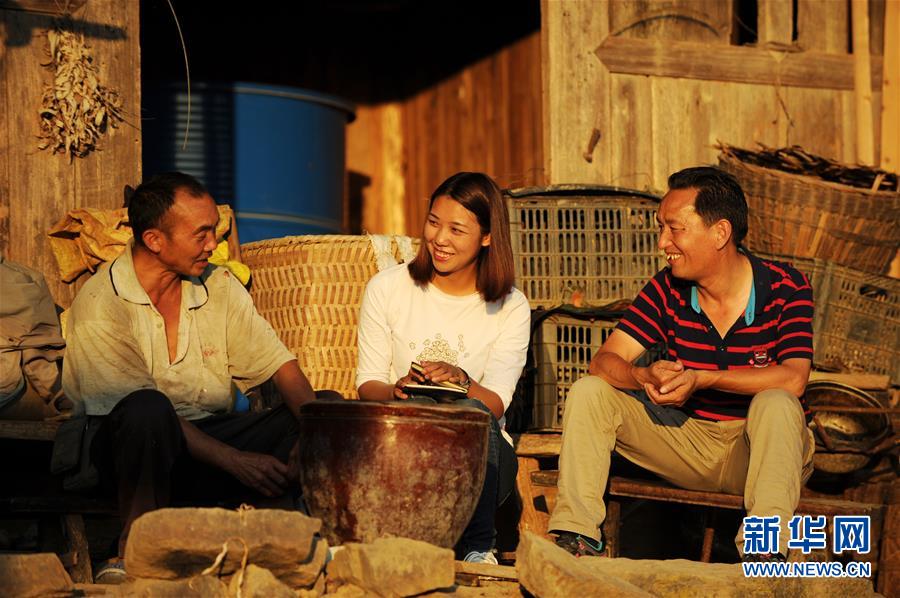 （在習(xí)近平新時(shí)代中國(guó)特色社會(huì)主義思想指引下&mdash;&mdash;新時(shí)代新作為新篇章&middot;圖文互動(dòng)）（2）三年村干部 一世農(nóng)村情&mdash;&mdash;記貴州石阡農(nóng)村扶貧干部