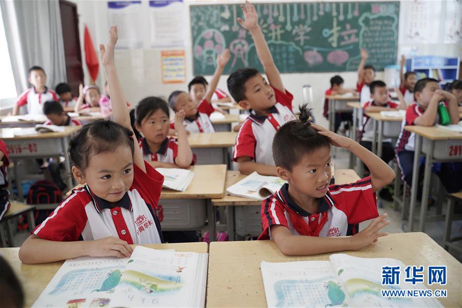 （新華全媒頭條&middot;壯闊東方潮　奮進新時代&mdash;&mdash;慶祝改革開放40年&middot;圖文互動）（5）小崗，與時代同行&mdash;&mdash;&ldquo;中國農村改革第一村&rdquo;40年變遷的改革啟示