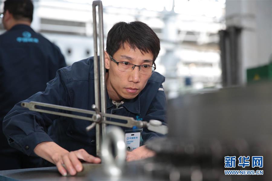 （圖文互動）（1）他用匠心守護飛機心臟&mdash;&mdash;記中國航發沈陽黎明航空發動機有限責任公司一線工人洪家光