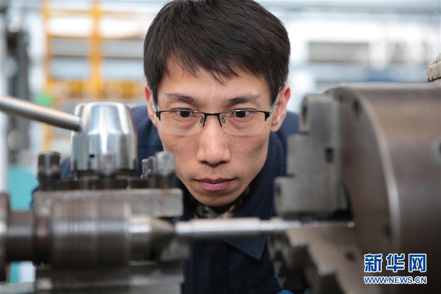 （圖文互動）（2）他用匠心守護飛機心臟&mdash;&mdash;記中國航發沈陽黎明航空發動機有限責任公司一線工人洪家光