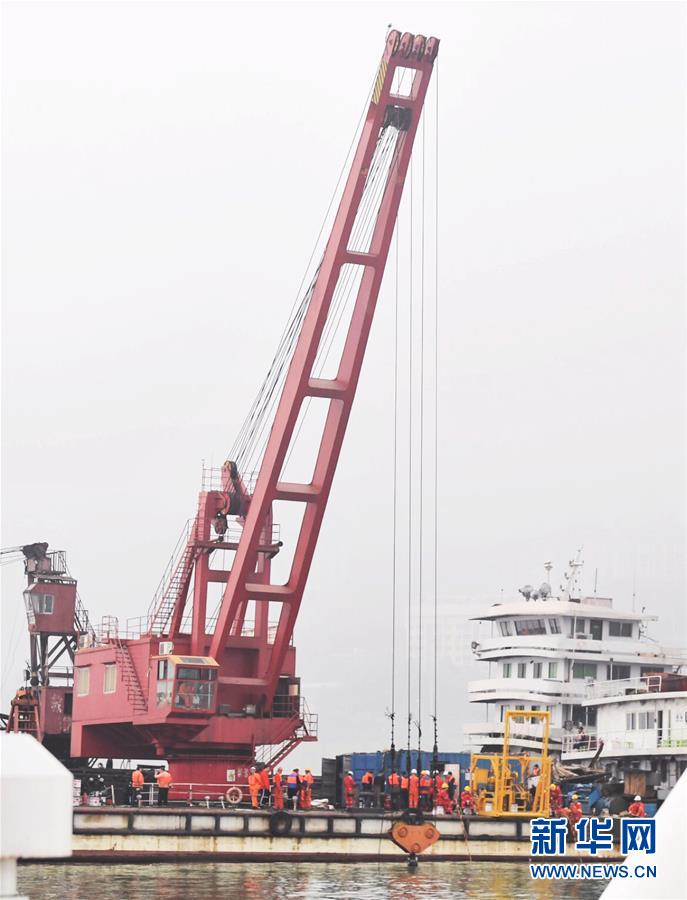 （重慶公交車(chē)墜江事故&middot;后續(xù)）（1）重慶萬(wàn)州墜江公交車(chē)按計(jì)劃今晚將被打撈出水