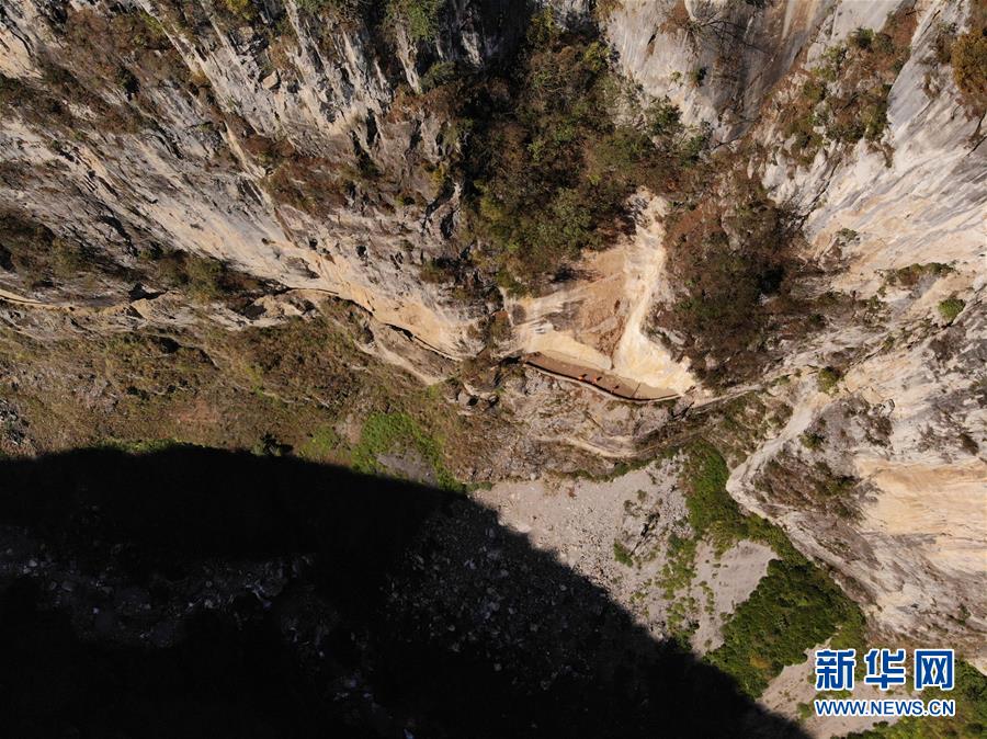 （鏡觀中國(guó)&middot;新華社國(guó)內(nèi)照片一周精選）（11）懸崖上的脫貧路