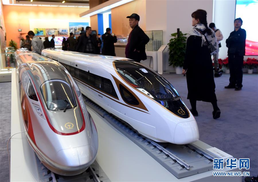 (新華全媒頭條·圖文互動)(4)從歷史中汲取繼續(xù)前進的力量——習(xí)近平總書記參觀慶祝改革開放40周年大型展覽側(cè)記