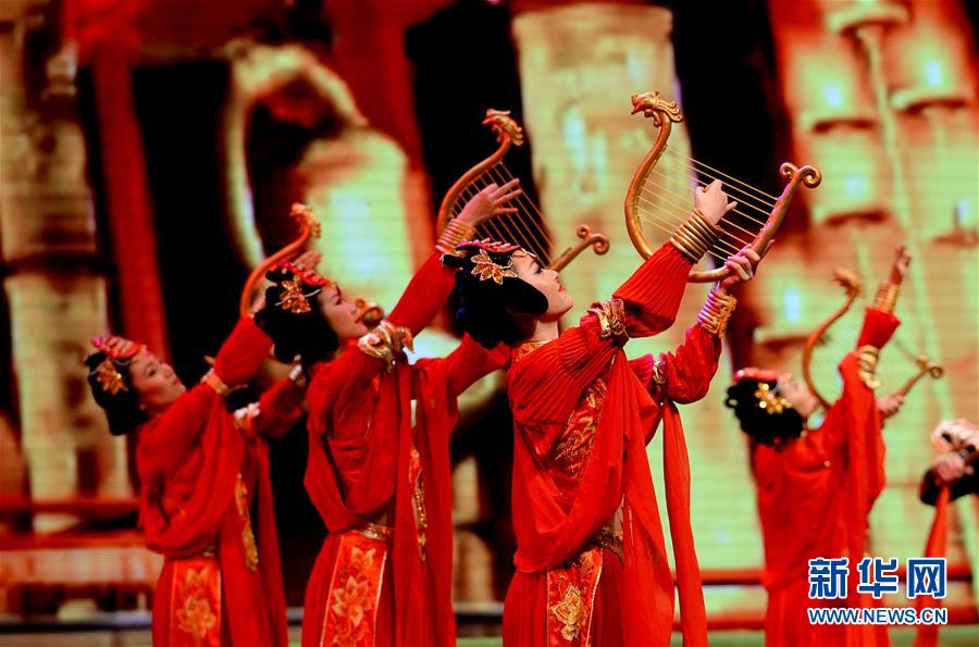 （在習(xí)近平新時(shí)代中國(guó)特色社會(huì)主義思想指引下&middot;慶祝改革開放40周年&middot;開放發(fā)展）（新華全媒頭條&middot;圖文互動(dòng)）（8）開放中國(guó)：大門越開越大 道路越走越寬