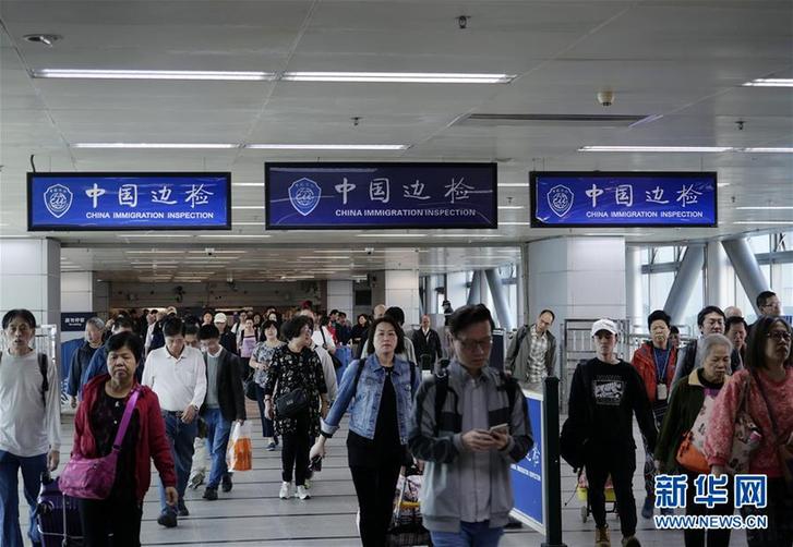 （圖文互動）（4）四十年、一扇窗&mdash;&mdash;兩地值守者眼中的羅湖橋