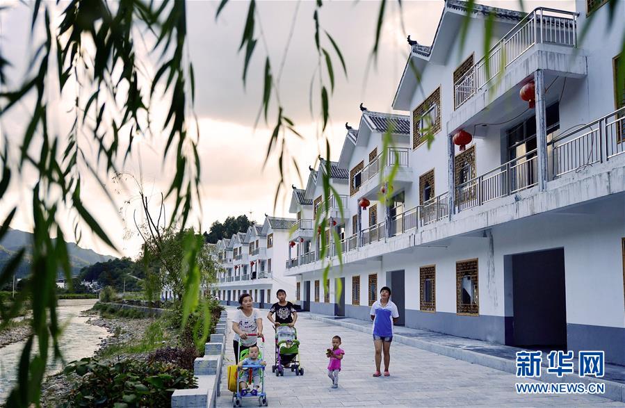 （奮進(jìn)新時(shí)代&middot;迎接兩會(huì)）（9）共享發(fā)展&mdash;&mdash;向共同富裕方向穩(wěn)步前進(jìn)