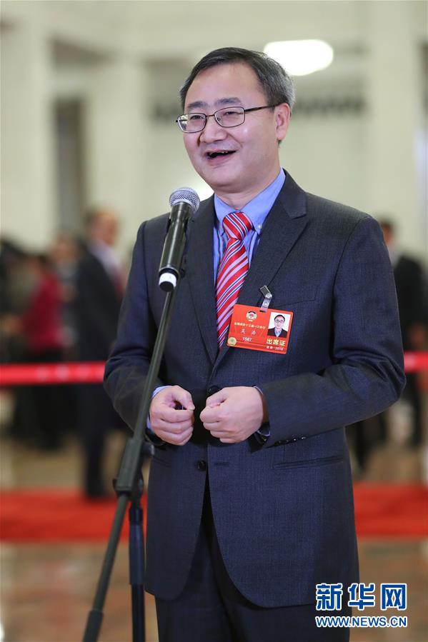 （兩會(huì)&middot;政協(xié)開幕）（9）全國(guó)政協(xié)委員接受采訪