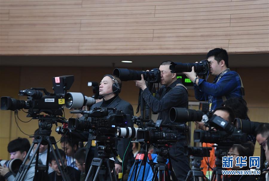 (兩會(huì))(4)財(cái)政部部長(zhǎng)肖捷等就“財(cái)稅改革和財(cái)政工作”答記者問(wèn)