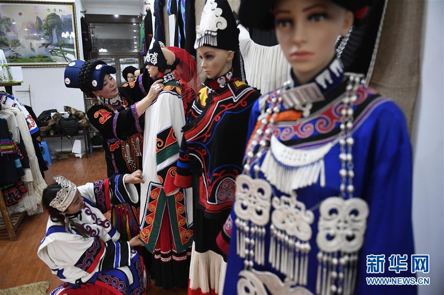 （兩會(huì)&middot;基層代表履職故事）（6）全國人大代表喬進(jìn)雙梅：&ldquo;花間&rdquo;繡出美麗人生