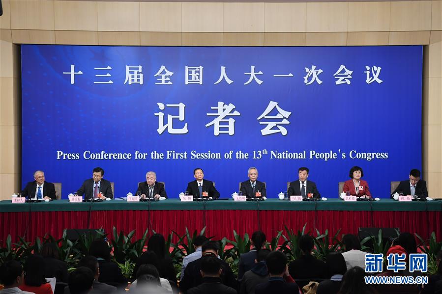 （兩會&middot;XHDW）（10）全國人大相關負責人就&ldquo;人大立法工作&rdquo;答記者問