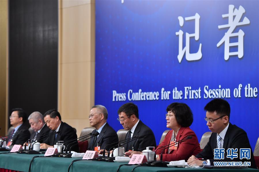 （兩會&middot;XHDW）（11）全國人大相關負責人就&ldquo;人大立法工作&rdquo;答記者問