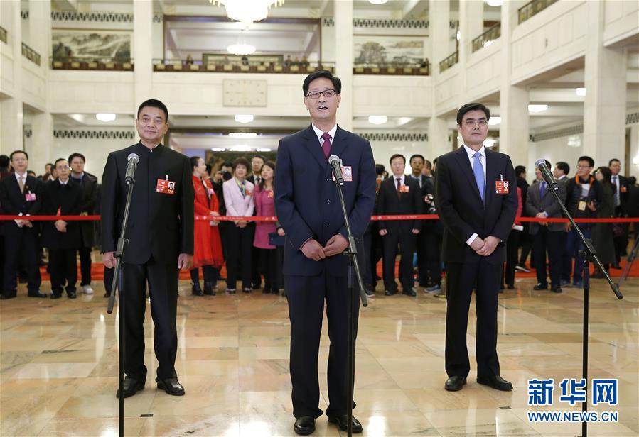 （兩會&middot;XHDW）（15）全國政協委員接受采訪