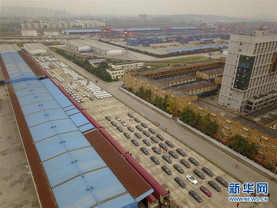 （在習近平新時代中國特色社會主義思想指引下&mdash;&mdash;新時代新作為新篇章&middot;圖文互動）（5）激活新動能 崛起新高地 塑造山水城&mdash;&mdash;重慶推動高質量發展觀察