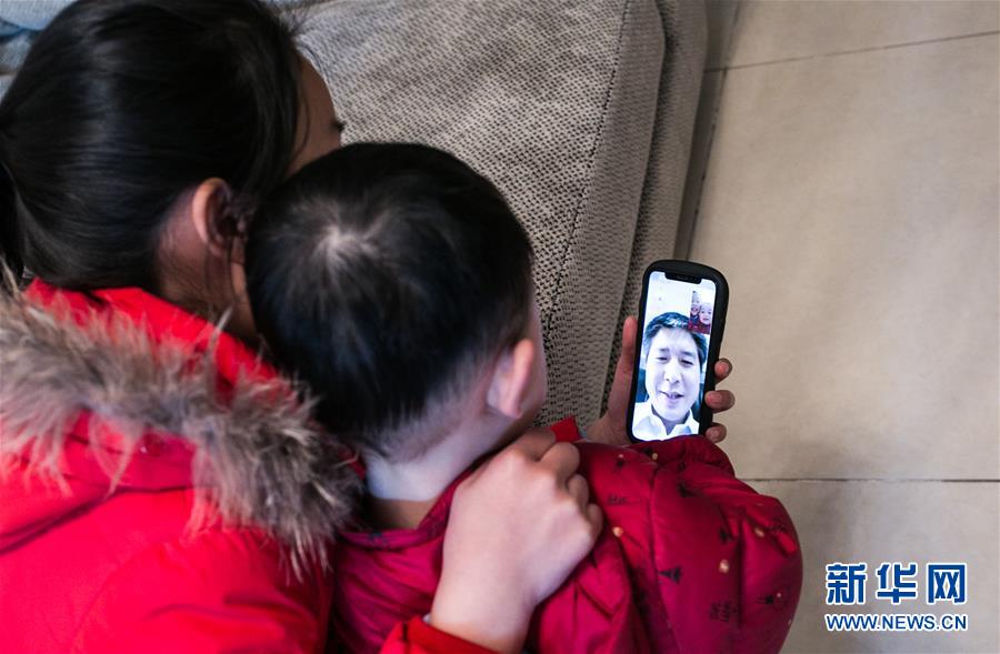 （新春走基層&middot;圖文互動）（2）車站，懂得大海的浪漫&mdash;&mdash;&ldquo;一帶一路&rdquo;夫妻的春節連線